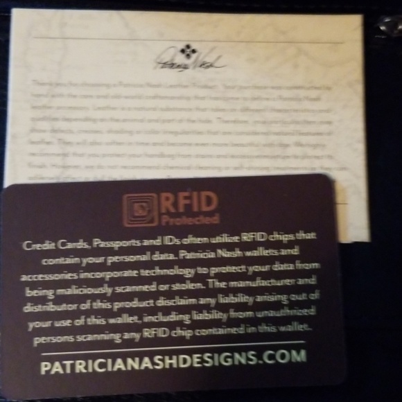 Patricia Nash Black Laser Floral Colli Wallet-New - Picture 4 of 6